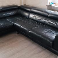 divano in pelle nero