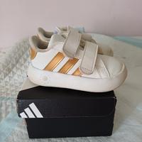 scarpe ginnastica n.22