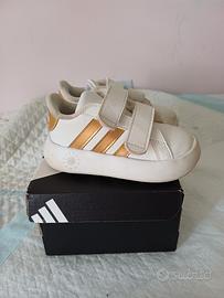 scarpe ginnastica n.22