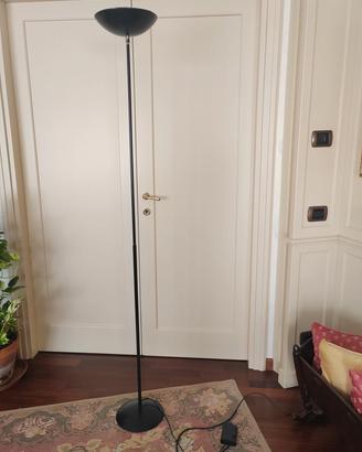 Lampada piantana in  acciaio