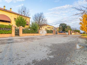 MONOLOCALE A FERRARA