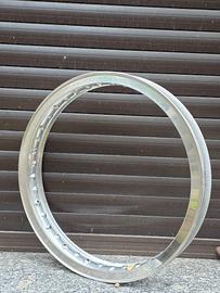 Cerchio moto Akron 1,85x19 40 fori