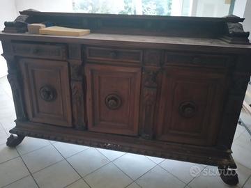 CREDENZA E VETRINA IN STILE FINE 1800 INIZI 1900.
