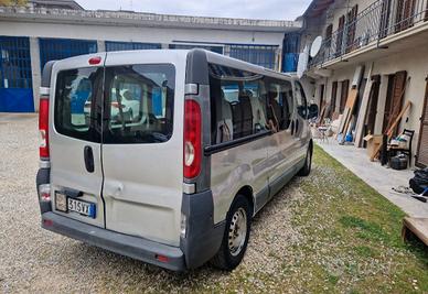 Vivaro 9 posti