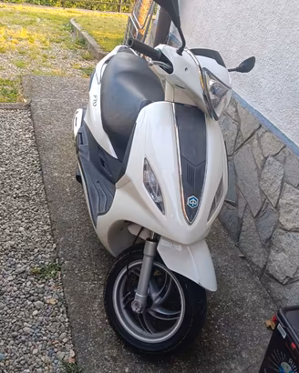 Piaggio Fly 125