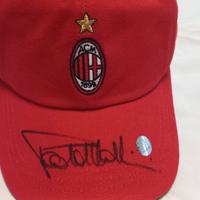 Cappellino Milan autografato da Maldini