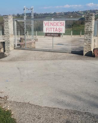 Piazzale ad uso commerciale 