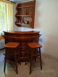 Angolo bar per taverna con credenza