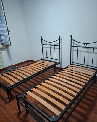 letti singoli con rete e materassi