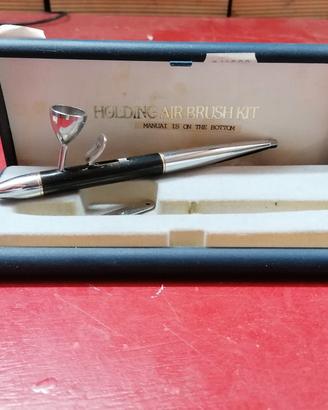 Holding airbrush kit aerografo