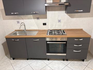Cucina stella 240 cm completa di elettrodomestici