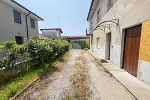 CASA SEMINDIPENDENTE A CURTATONE