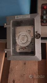 collezionisti  orologio e calcolatrice