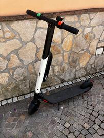 Monopattino elettrico Segway ES4 300W Bianco usato