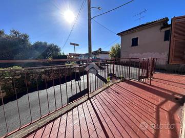 CASA SEMINDIPENDENTE A SARZANA