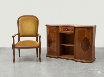 Mobiletto da andito e poltrona classica vintage