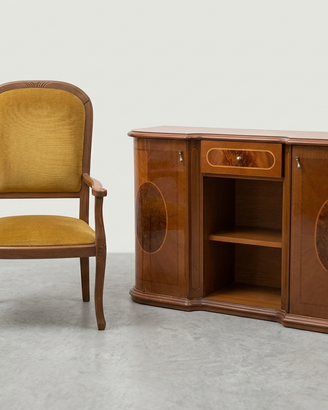 Mobiletto da andito e poltrona classica vintage