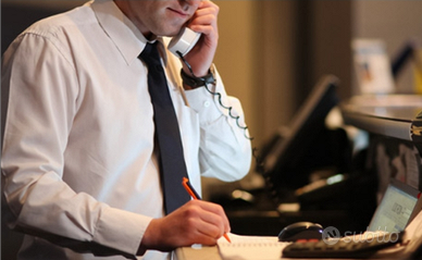 Portiere albergo notturno