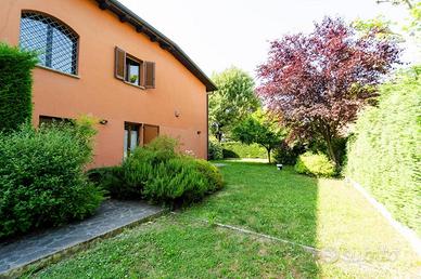 Villa di 240 m² con più di 5 locali a Bologna