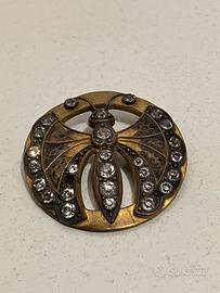 Bottone in metallo e diamantini finti