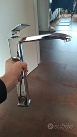 Miscelatore alto lavabo