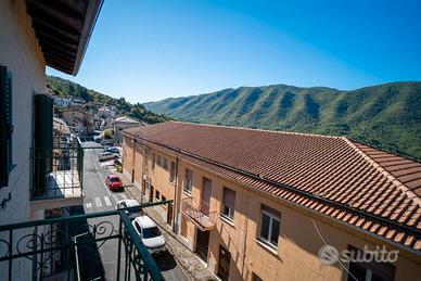 Casa indipendente + garage + 2 cantine