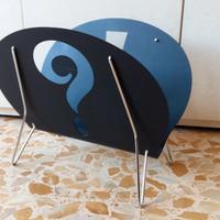 Portariviste moderno in metallo nero