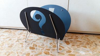 Portariviste moderno in metallo nero