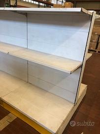 Scaffalature metallo per negozio o magazzino