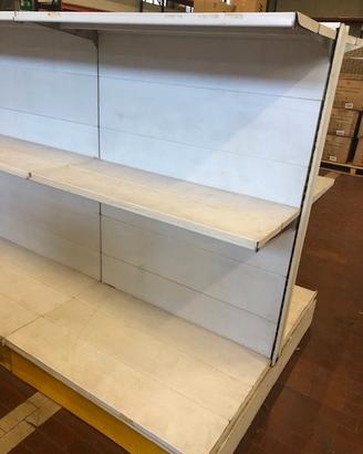 Scaffalature metallo per negozio o magazzino
