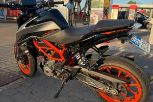 Ktm duke 390(2021)