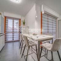 TRILOCALE DOPPI SERVIZI RISTRUTTURATO CON BOX E CA