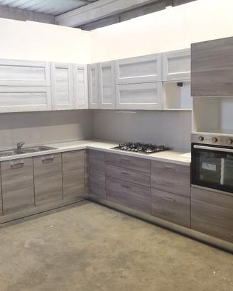 Cucina adattabile metà prezzo, fine serie