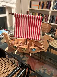 Barca vichinga in legno