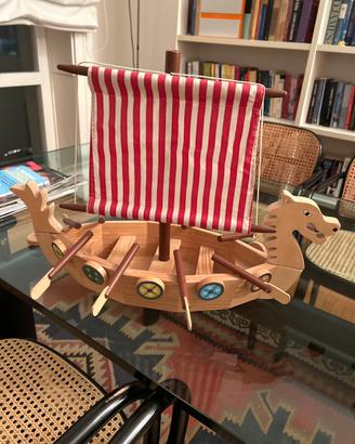 Barca vichinga in legno