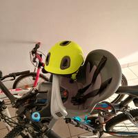 seggiolino e casco per bici 