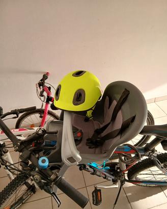 seggiolino e casco per bici 