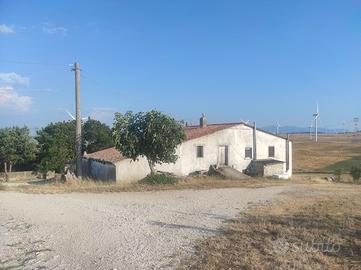 Masseria con terreni agricoli