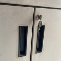 ARMADIETTO IN METALLO CON CHIAVE