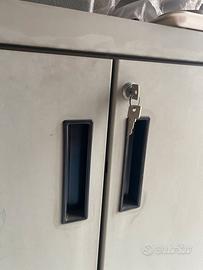 ARMADIETTO IN METALLO CON CHIAVE