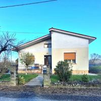 Villetta indipendente con 2000 mq di giardino