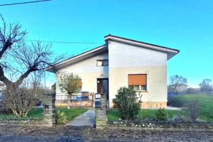 Villetta indipendente con 2000 mq di giardino