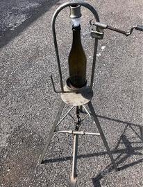 Tappatrice per tappi in plastica