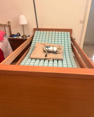 Letto articolato elettrico per anziani