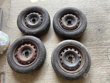 4 cerchi in ferro  da 14 per auto