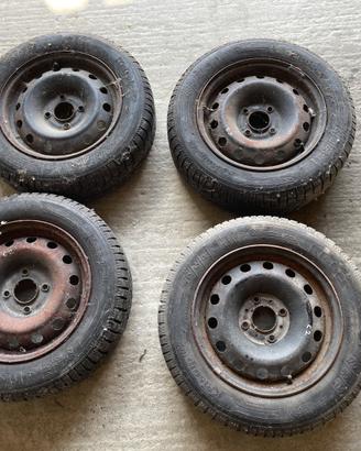 4 cerchi in ferro  da 14 per auto