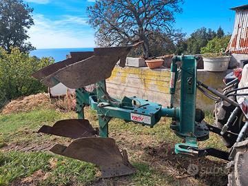 Aratro 4 vomeri idraulico