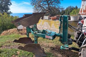 Aratro 4 vomeri idraulico