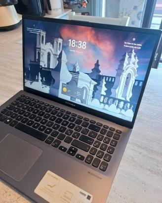 PC asus I5 8gb RAM, 512 GB SSD, SCHEDA VIDEO 2 GB