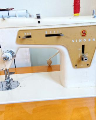 Macchina da cucire vintage Singer 1965